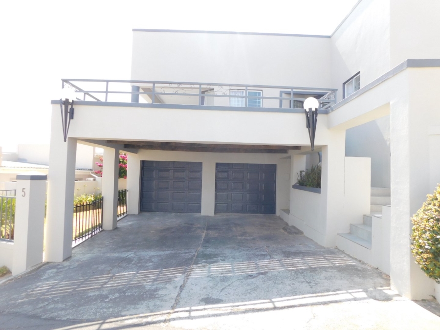 To Let 4 Bedroom Property for Rent in Mountainside Western Cape